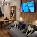 Pinewood Ang Luxurious A32 *