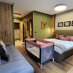 Pinewood Ang Luxurious A32