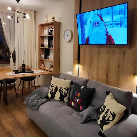 Pinewood Ang Luxurious A32 *