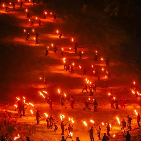 Pinewood Ang Luxurious A32