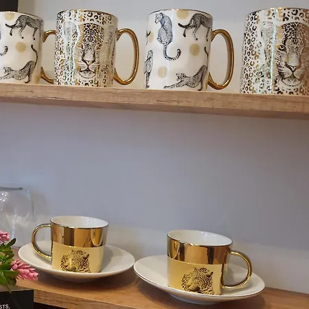 Pinewood Ang Luxurious A32 *