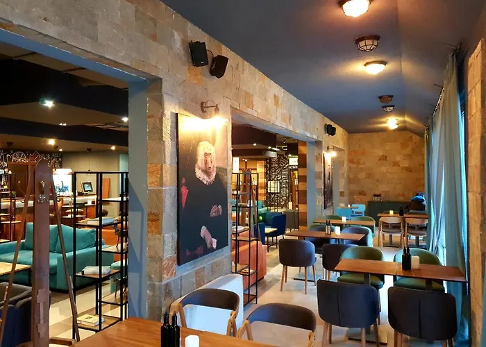 Pinewood Ang Luxurious A32